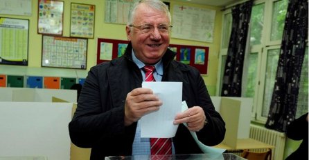 Šešelj: spreman sam priskočiti Vučiću kako ne bi morao koalirati s izdajnicima