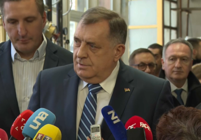 DODIK NAJAVIO NOVE BLOKAZE ZBOG IZJAVA HELEZA: Nakon skupa u Banjaluci poručio: “I ja mislim da je RS...”