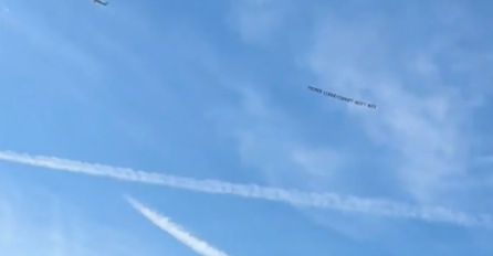 AUU! Na derbiju Cityja i Liverpoola pojavio se avion u koji su svi gledali: Poruka je bila ŽESTOKA (VIDEO)