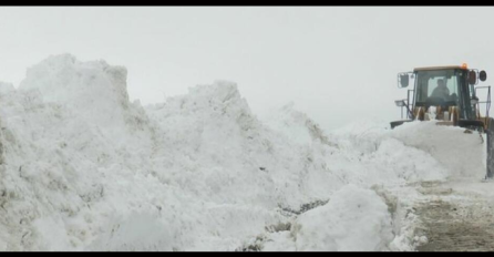 PROGLAŠENA VANREDNA SITUACIJA U JOŠ JEDNOM GRADU: Nevrijeme kida elektromrežu i stubove, stanovništva bez struje 48 sati