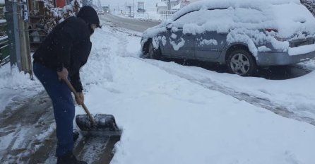 U PET SRPSKIH OPŠTINA PROGLAŠENA VANREDNA SITUACIJA: 600 stanovnika odsječeno, snijeg napravio HAVARIJU