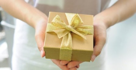 OVAJ PREDMET SE NIKADA NE POKLANJA: Smatra se znakom loše sreće, dovodi do svađe i razdora