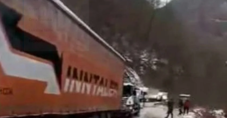 Stravična nesreća na bh. cestama: Stijena u tunelu pala na kamion 