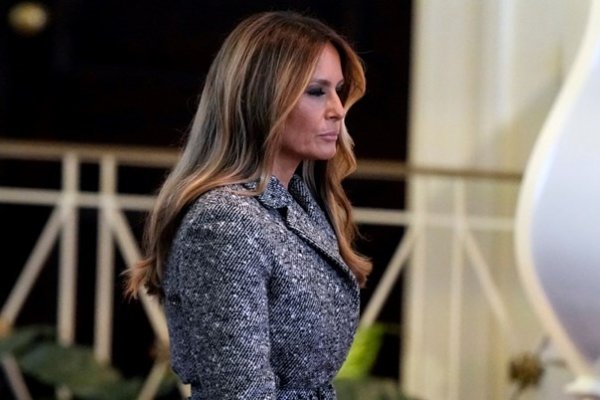 MELANIA TRUMP SE POJAVILA U JAVNOSTI POSLIJE DUGO VREMENA: Svi gledaju u 1 detalj, "Kakvo nepoštovanje"