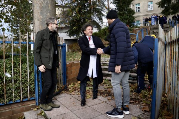 Odluka novog menadžmenta: KCUS otvorio kapije koje su bile zavarene (FOTO)