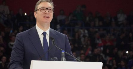 Vučić pred hiljadama ljudi poručio: Pristojna Srbija hoće da gleda u budućnost