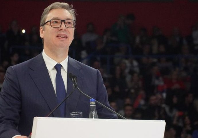 Vučić pred hiljadama ljudi poručio: Pristojna Srbija hoće da gleda u budućnost