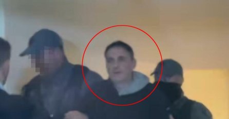 SRAMAN POTEZ MONSTRUMA: Otac ubijene Vanje ŠOKIRAO PRISUTNE dok ga je policija uvodila u zgradu suda u Skoplju (VIDEO)