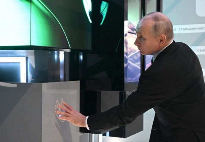 Putin odbio da pritisne simulaciju tastera za nuklearno oružje na izložbi