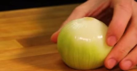 ODLIČAN TRIK ZA DINSTANJE LUKA: Samo ovako ćete sačuvati sve hranljive sastojke