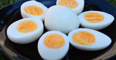 Zlata vrijedan trik naših baka: Evo šta su UBACIVALE U VODU u kojoj se kuhaju jaja