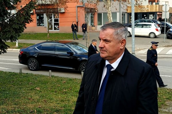 Višković: Vlada nastavlja da pomaže opštine, šta treba da ja vozim autobus, mogu i to! (VIDEO)