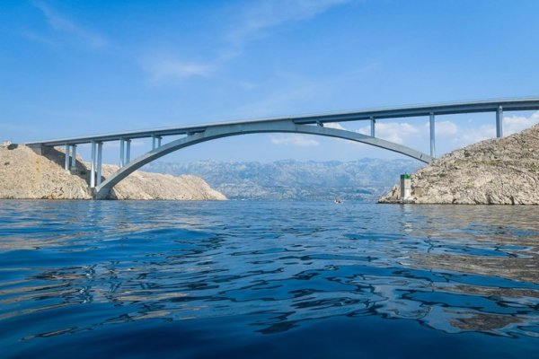 Ronioci našli tijelo mladića s prevrnute brodice kod Paškog mosta