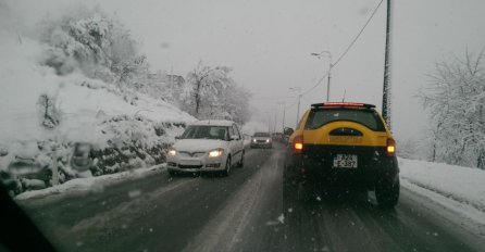 Snijeg pada širom BiH, otežan saobraćaj