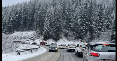 VOZAČI OPREZ! Snijeg uzrokovao kolaps na cestama u BiH