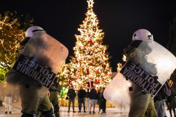 NOVI NAVIJAČKI NEREDI U GRČKOJ: Policajac u kritičnom stanju, reagirao i premijer