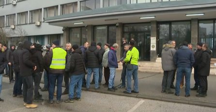 Štrajk ispred Arcelor Mittala: Profit firme 250 miliona, a radnicima nema za plaće