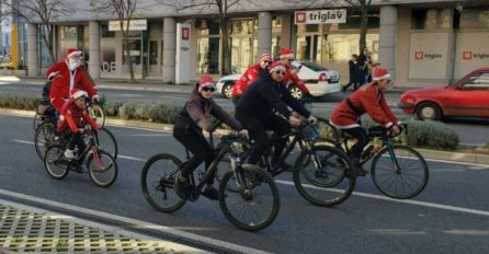 "HO-HO-HO!" ODJEKIVALO MOSTAROM Djeda Mrazevi na biciklima i "naoružani" slatkišima provozali se i obradovali mlade