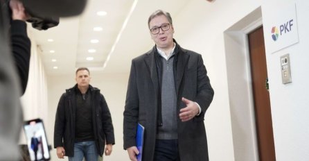 Aplauz u štabu: Vučić saopštio da SNS ima apsolutnu većinu