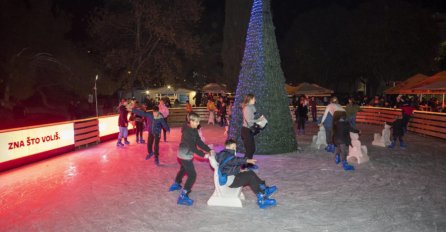 DRAMA U SUSJEDSTVU: Zbog adventskog klizališta u gradu, svećenik stao pred kamion; "Možeš samo preko mene..."