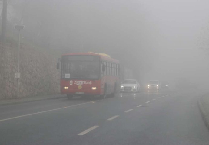 STANJE NA PUTEVIMA: Gusta magla, posebno na autoputu Sarajevo - Zenica