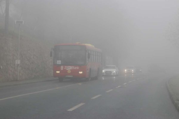 STANJE NA PUTEVIMA: Gusta magla, posebno na autoputu Sarajevo – Zenica