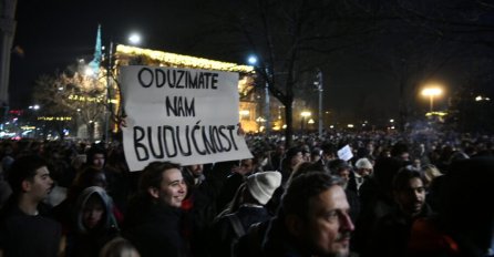 Protesti u Beogradu trajali do iza ponoći, studenti pozvali na masovnije okupljanje danas