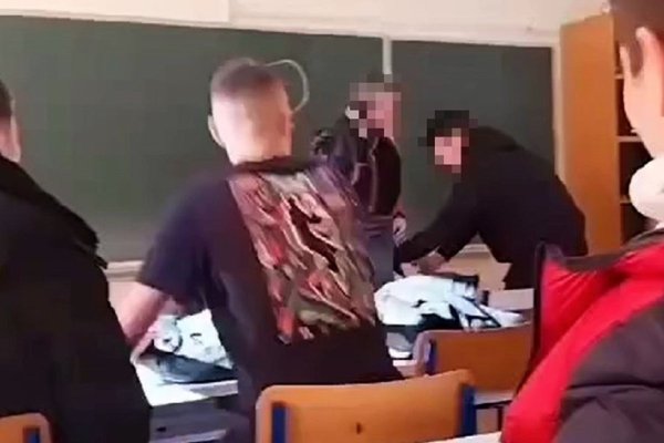 Tuča profesora i učenika u razredu: NASTAVNIK ĆE DOBITI OTKAZ