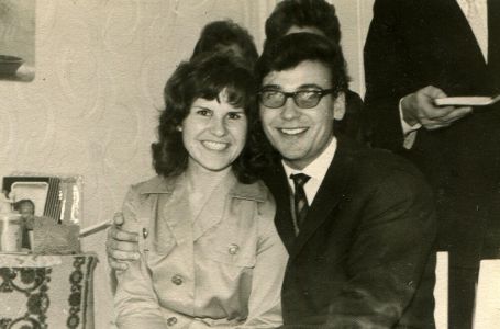 JAVILA SAM SE SVOJOJ PRVOJ LJUBAVI NAKON 40 GODINA: Odgovorio mi je, a kad sam mu pregledala Fejsbuk
