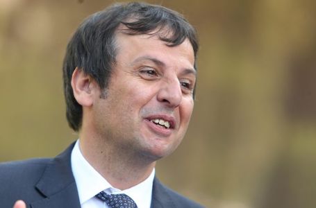 VUKANOVIĆ NA TRAGU NEVIĐENOG SKANDALA: Razotkrivena uzurpacija i drska zloupotreba službenog...
