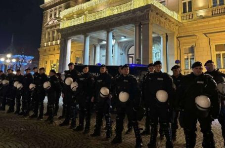 Sedam policajaca povrijeđeno tokom protesta u Beogradu