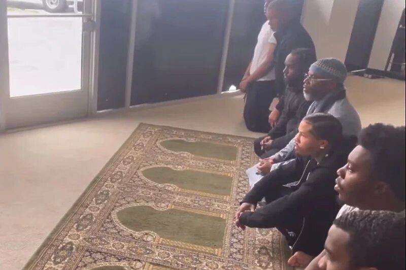 Neporaženi svjetski prvak prešao na islam, kolega bokser sve objavio na društvenim mrežama