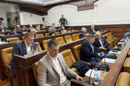 Ponestalo novca, kasne plate, a odbornici i gradonačelnik Banjaluke ne mogu da se dogovore