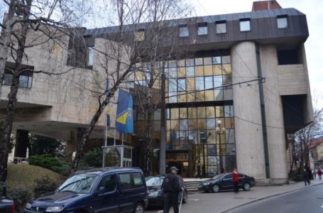 Neformalna grupa građana Restart danas organizuje proteste ispred Parlamenta FBiH