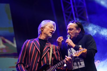 Zabranjeno pušenje dovelo atmosferu do usijanja: Više od 10.000 ljudi pjeva uglas...