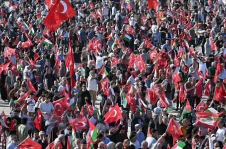 Desetina hiljada ljudi izašlo na ulice Istanbula, uzvikivali su: ‘"Smrt Izraelu! Van iz Palestine!"