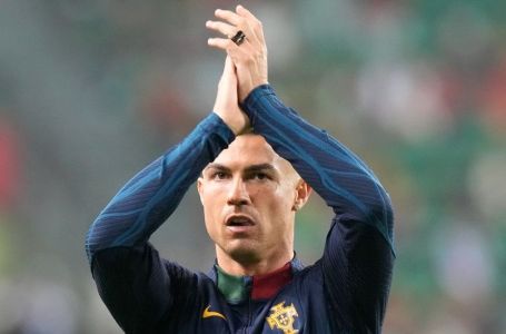 OGLASIO SE RONALDO I NAPISAO PORUKU NA ARAPSKOM JEZIKU: Stavio i znak molitve