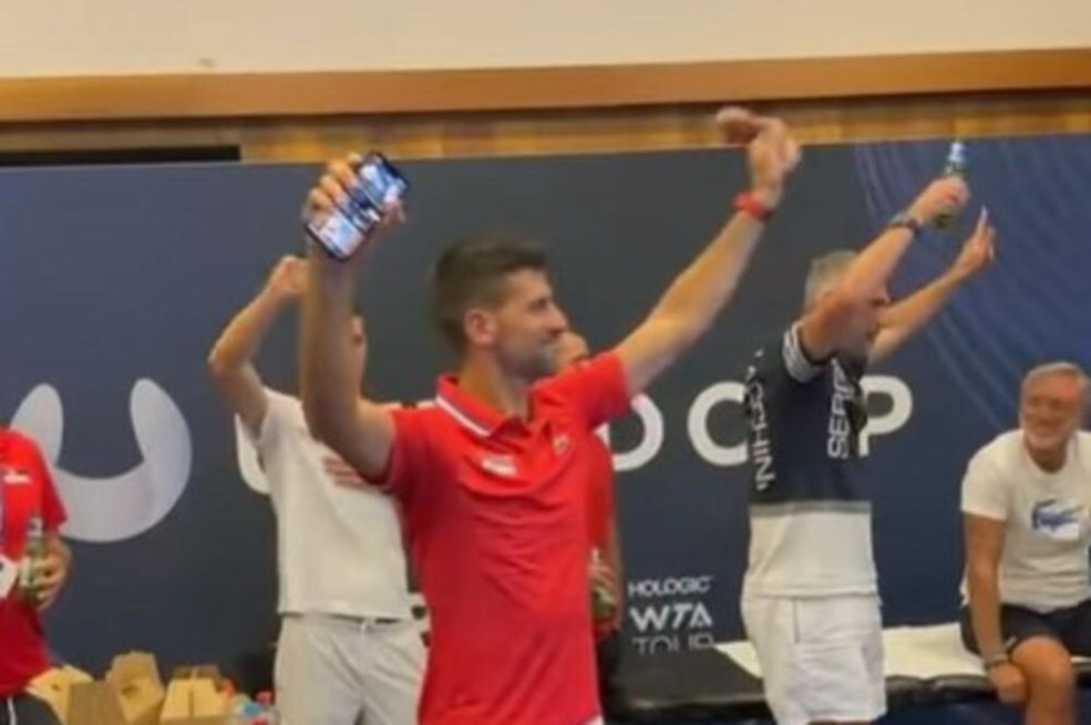 BURNO SLAVLJE U AUSTRALIJI! Đoković pustio poznati hit, Troicki i Ivanišević "UDARILI" PO PIVU!