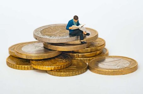 OVA GRUPA LJUDI ĆE IMATI NOVAC U FEBRUARU 2024.: Kapaće im sa svih strana, stiže im pravo ČUDO