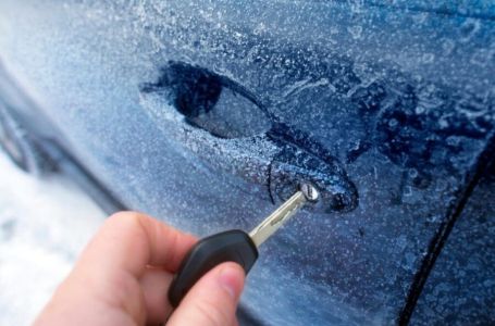 DOČEKALA VAS JE ZALEĐENA BRAVA NA AUTOMOBILU? Odledite je brzo i jednostavno uz ove trikove