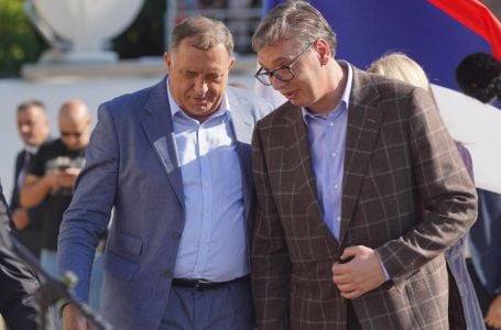 DODIK I VUČIĆ SE DOGOVORILI: U Beogradu vatromet povodom neustavnog dana RS