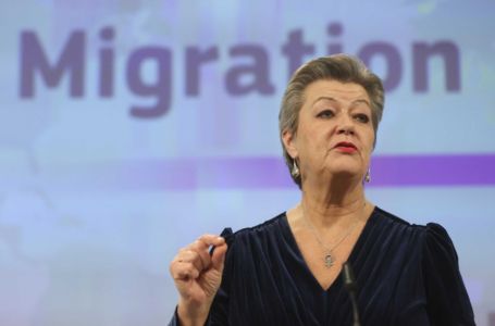 EVROPSKA KOMESARKA ZATRESLA EU: "Moramo povećati broj legalnih migranata...!"