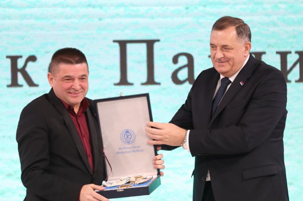 Povodom neustavnog dana RS: Dodik odlikovao Baju Malog Knindžu