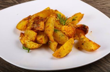 RECEPT ZA PEKARSKI KROMPIR IZ RERNE: Savršeno hrskav - TAJNA JE U OVOM SASTOJKU