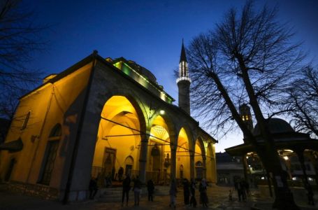 Muslimani večeras obilježavaju Lejletur-regaib, Noć želja