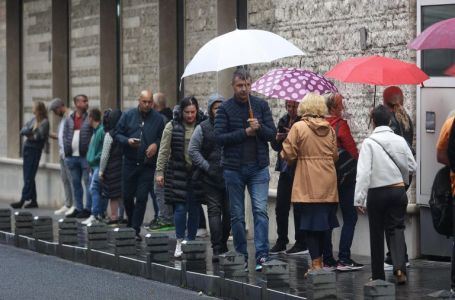 ITEKAKO ZABRINJAVAJUĆE! BiH uvozi radnu snagu: Za 10 godina državu napustilo 660.000 osoba