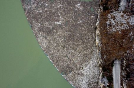 Ekološka katastrofa u Višegradu: Drina ponovo prekrivena hiljadama tona smeća