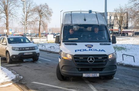 Učenik u Vukovaru bacio petardu u učionici: Popucala stakla na prozorima