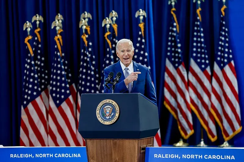 Biden: Američki napadi neće zaustaviti Hute, ali nastavljamo zračne udare