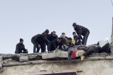 Palestinska beba koja je preživjela izraelski napad izvučena iz ruševina